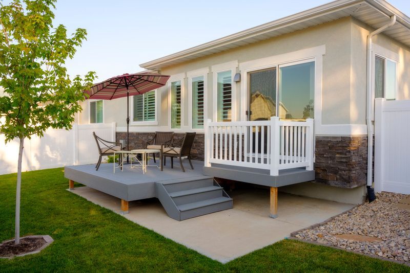 minimal deck patio